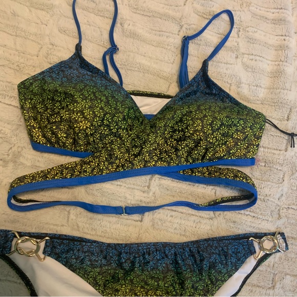 NWT Wrap Around Bikini - Picture 2 of 11